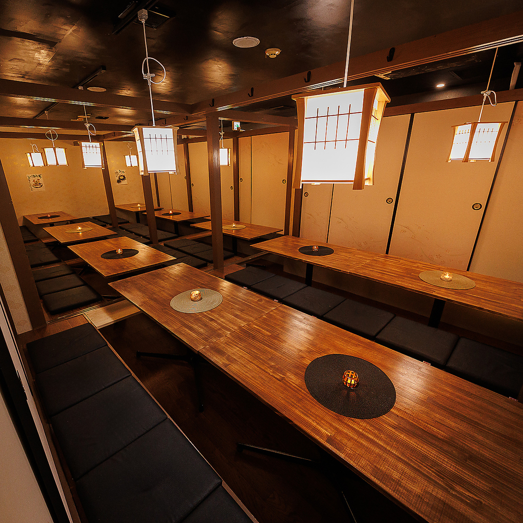 最大100名様までの大型宴会も承っております。広々とした店内で特別なひと時をお過ごしください。