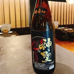 神聖　超辛口特別純米酒　〈グラス（100ｍｌ）/1合〉