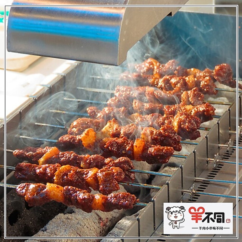 それぞれの卓に串焼きを自動で焼く”ロースター機”を完備♪