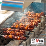 それぞれの卓に串焼きを自動で焼く”ロースター機”を完備♪