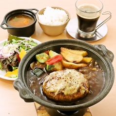 【カフェプレート】陶板焼きデミグラス煮込みチーズハンバーグ♪