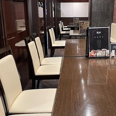 おしゃれなソファ席が人気のモダン中華ダイニング。落ち着いた空間で女子会やデートにぴったり。美肌メニューや薬膳鍋などヘルシーな一皿も好評♪