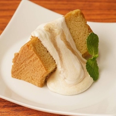 メイプルシフォンケーキ モカクリーム添え