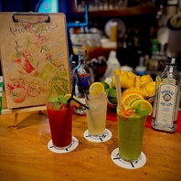 バーテンダーが腕を振るう。好みを形にする本格的な一杯