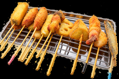 串カツ専門店の揚げたてアツアツ串カツ!