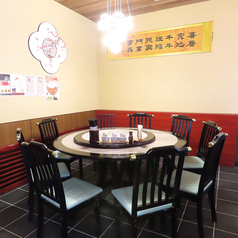 当店は貸切に対応した4名様用の個室を1席ご用意しています。プライベート感あふれる空間で、周りを気にすることなく特別なひとときを存分にお楽しみいただけます。気の合う友人やママ友の集まりにも最適で幅広いシーンに最適ですので、ぜひご利用ください。