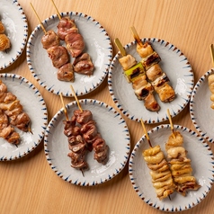 一本ずつ備長炭で丁寧に焼き上げる本格焼き鳥