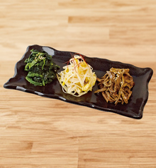 【野菜・ナムル・白菜キムチ】 焼肉の合間に野菜 人生もバランスだよ
