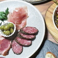 料理メニュー写真&nbsp;ローストビーフのガーデンサラダ 赤ワインソース仕立て