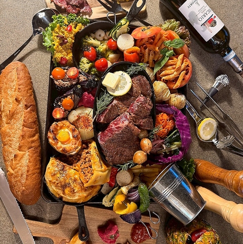 多国籍料理と彩り豊かな野菜料理が充実！立ち飲み・映える半個室・宴会利用で楽しめる