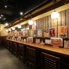 優しい店主が気さくに話しかけてくれるカウンター席♪お一人様も大歓迎！好きなものを好きなだけ、時間を気にせずに楽しんで頂けます。会社帰り、お一人で立ち寄られる常連様も多いですよ♪