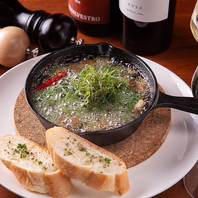 お肉・魚などワインに合う逸品メニューが豊富です！