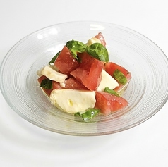 高知産トマトとバジルのカプレーゼ