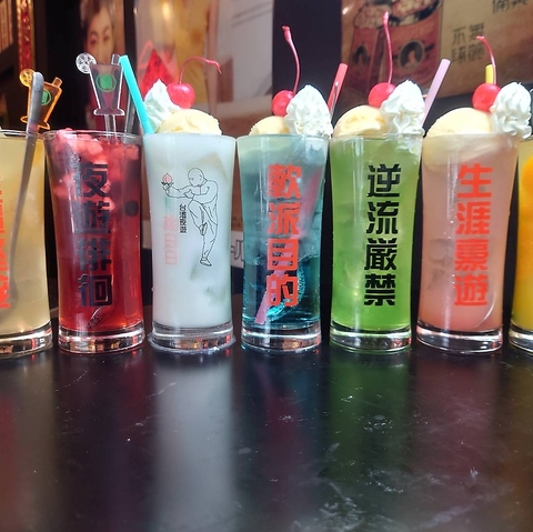 本格的な台湾屋台を思わせる店内で旅行気分に！インスタ映えの料理とドリンクもご用意