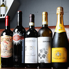 世界各国から厳選！約40種類のワイン