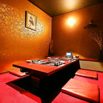 完全個室のプライベート空間。2階席にはゆったり座れる掘りごたつ個室も完備されております。