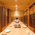 【プライベートな空間】ゆったりとお寛ぎいただけるテーブル個室をご用意しております。ご友人やご家族と和やかにお食事を楽しむのにぴったりなスペースで、周囲を気にせず会話が弾むこと間違いなしです。落ち着いた雰囲気の中、美味しい料理とともに素敵なひとときをお過ごしください。