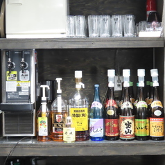 お酒を片手に香ばしい鶏焼肉を。