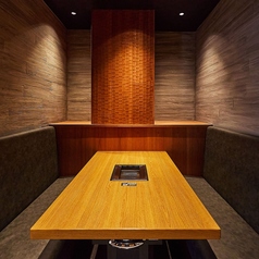 2~6名様用の半個室です。ボックスシートとなっております。