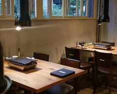 8名様までご利用可能なお席となります。少し大人数の際はこちらのテーブルで焼肉をご堪能下さい♪