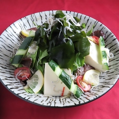 【旨い!】カリカリじゃこと手摘みわかめの豆腐サラダ