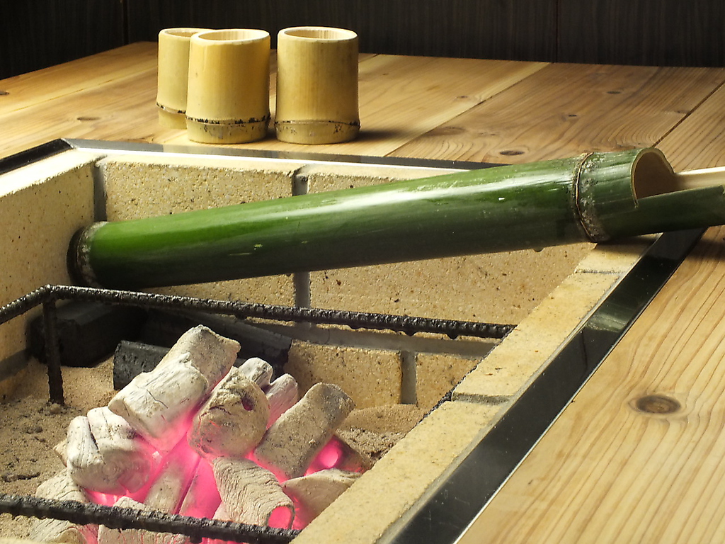 備長炭を使用した囲炉裏で料理も格段に美味しくなります。