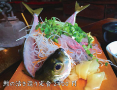 生け簀の鮮魚