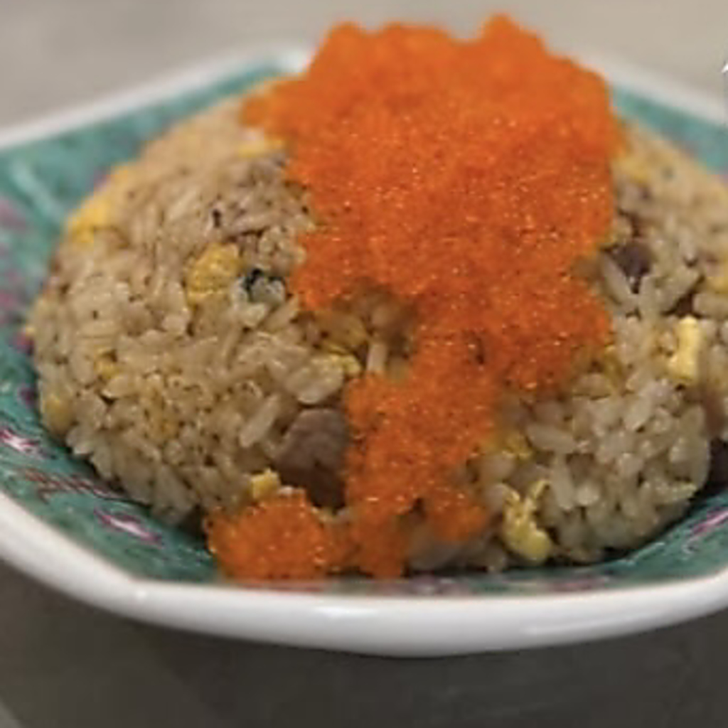 口の中でプチプチと弾ける食感がたまらない。とびっこがどっさりかかった炒飯をどうぞお召し上がれ♪