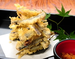 小鰯の天ぷら！お手製のカレー塩を添えて♪外はカリッと中ふっくら。