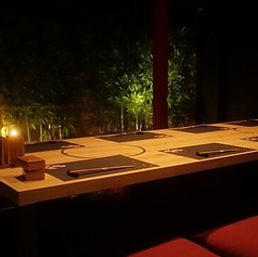 【2階】4～10名様でのご利用など、様々なシーンで活躍できる大部屋も完備。各種宴会に是非。