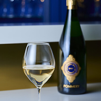 美しい料理の数々と料理に合うドリンクをご用意。