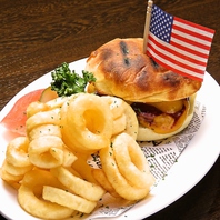 ハンバーガーなどアメリカンなメニューも♪