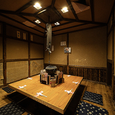 8名様で使える古風なお席♪みんなで囲炉裏を囲んで♪