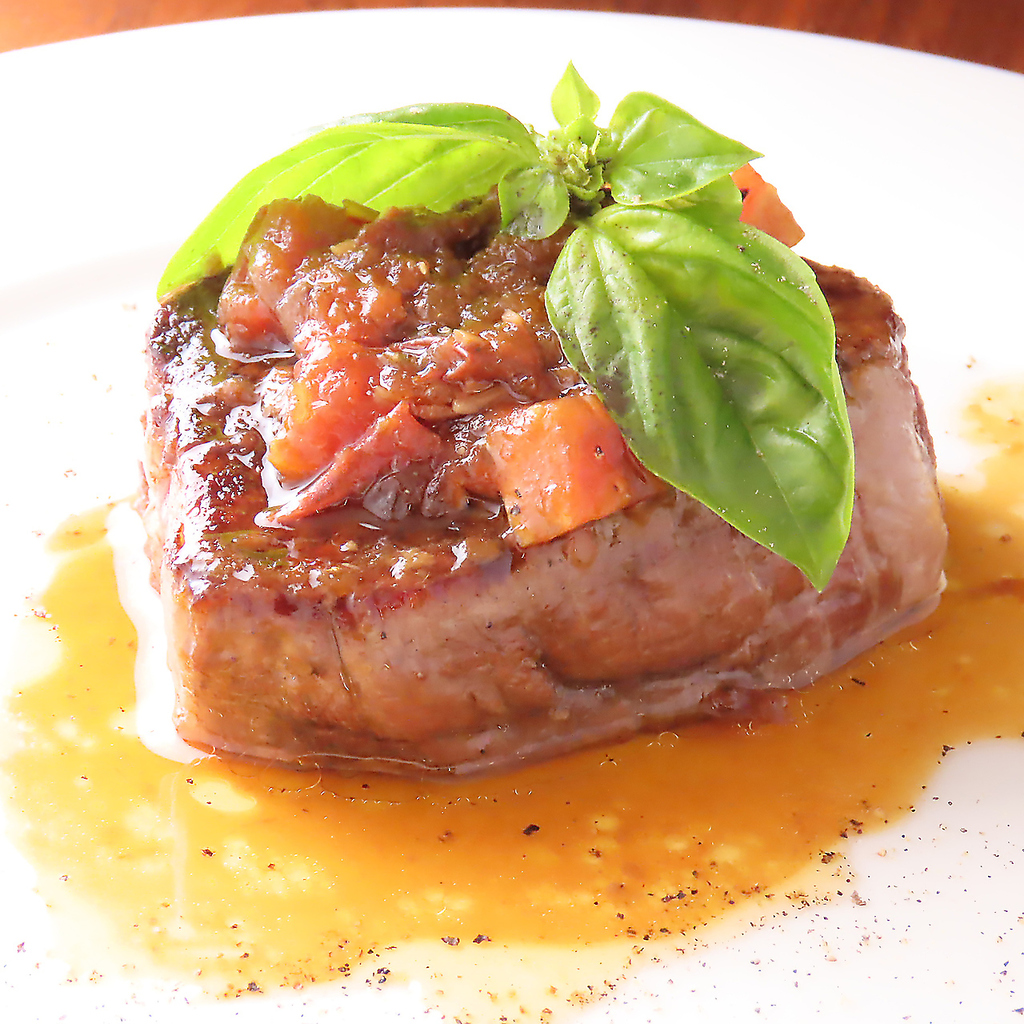 食材との出合いは"一期一会"。その日時々のメニューを味わって。楽しいひと時を当店でお過ごし下さい