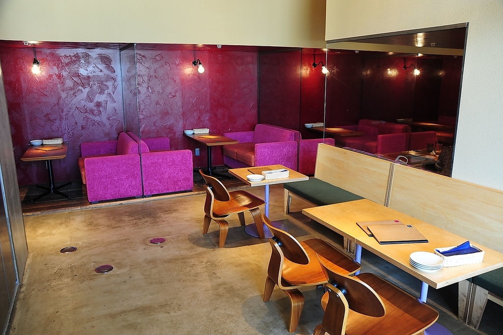 広々とした明るい店内♪時間を気にせずおくつろぎください！！