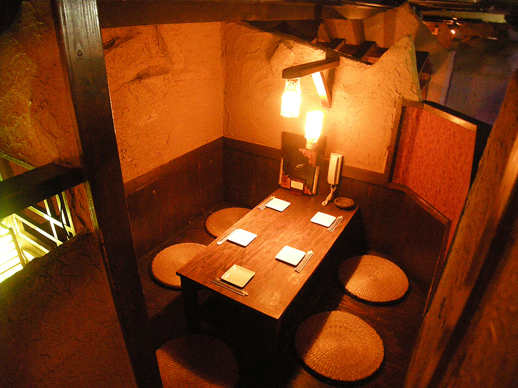 女子会、合コンなどに・・店内が一望できる中2階個室