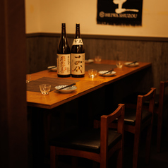 【テーブル席：6～8名様】和の雰囲気が感じられる、落ち着いた雰囲気のテーブル席。仕事仲間やご友人同士などグループでの飲み会にぴったりです！