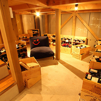 本格イタリアン、炭火串焼きを楽しめるワインバル