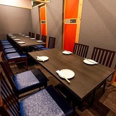 おしゃれなテーブル席は女性やカップルに大人気♪合コンや女子会など様々なシーンでご利用下さい!☆2~6,7~12,13~24,25~50名様各種完全個室有り。最大90名様宴会可能です☆