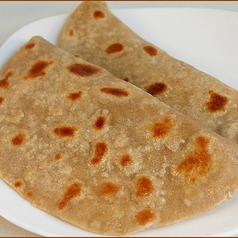 チャパティ　（2枚）　またはタンドゥーリ・ローティ（2枚）【Chapatti（2P） OR Tandoori Roti （2P）】