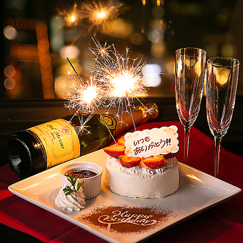 お祝いするなら当店で♪ホールケーキは喜ばれること間違いなし！記念日等にぜひご利用ください☆