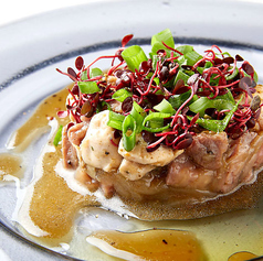 ローストビーフと牡蠣のタルタルトリュフのソース