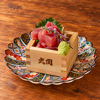 ■名物・極旨マグロのぶつ切り枡盛り！