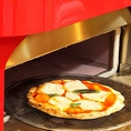 ピザ釜でじっくり焼き上げたマルゲリータや、各種お手製パスタなど料理もこだわり♪