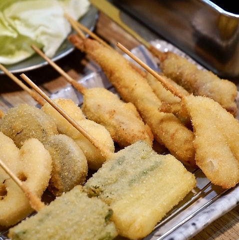3種ブレンドの特製小麦粉を使用した自慢の串かつは種類豊富！ご宴会でもお食事でも◎