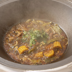 ラムの背骨煮込み鍋/丸鶏小鍋