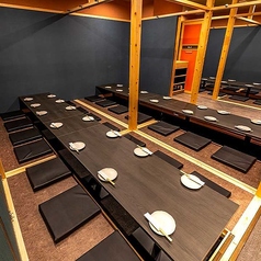 最大90名様までＯＫ！５０名様以上で貸切も承っております（応相談）宴会にぴったりのコースほか、単品飲み放題もご用意★☆2～6,7～12,13～24,25～50名様各種完全個室有り。最大90名様宴会可能です☆