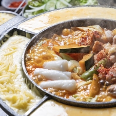 まったりくつろげるソファ-席でトロトロチーズを堪能。