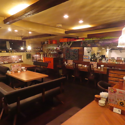 お洒落な雰囲気でビストロ料理が楽しめるお店『串揚オイルマルシェ』の姉妹店