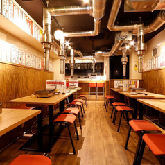 4名様席が7卓、6名様席が1卓、2名様席が2卓ございます。